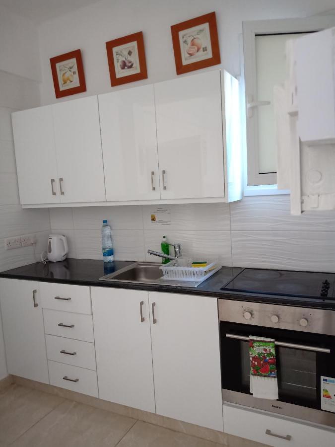 1 Bedroom Apartment Larnaka Exterior foto